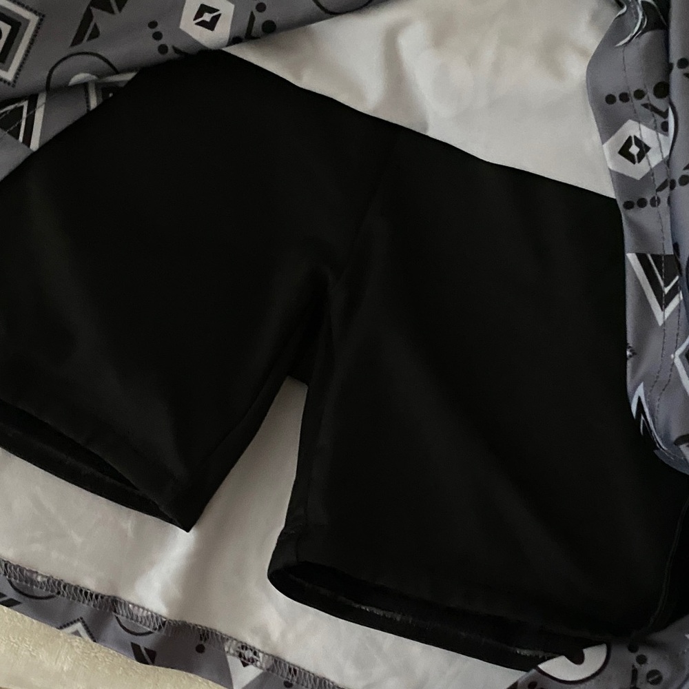 Geometric Patterned Gray Skirt - Picture 3 of 3